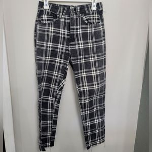 PRETTY LITTLE THING Highwaisted Black and White Plaid Pants Size 4 / 6